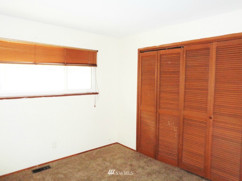 305 Northwest 4th Street Renton, WA 98057 - Photo 17 of 25
