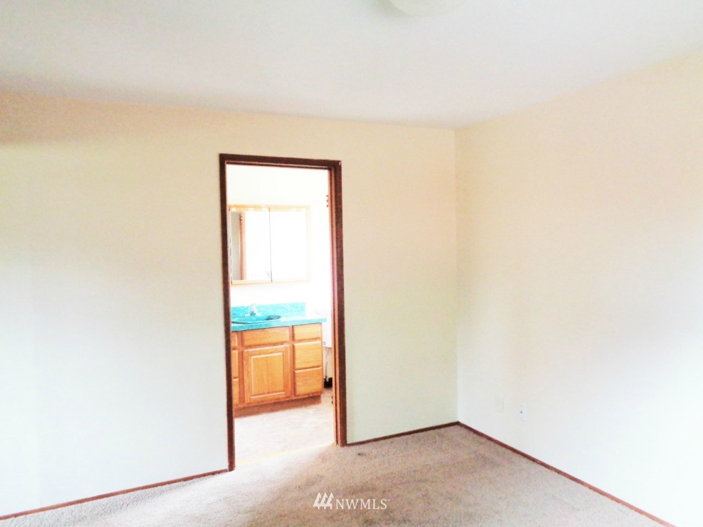 305 Northwest 4th Street Renton, WA 98057 - Photo 18 of 25