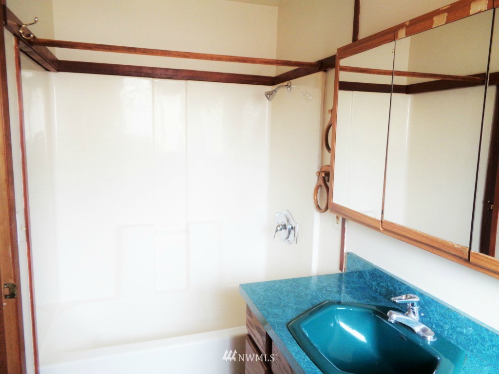 305 Northwest 4th Street Renton, WA 98057 - Photo 19 of 25