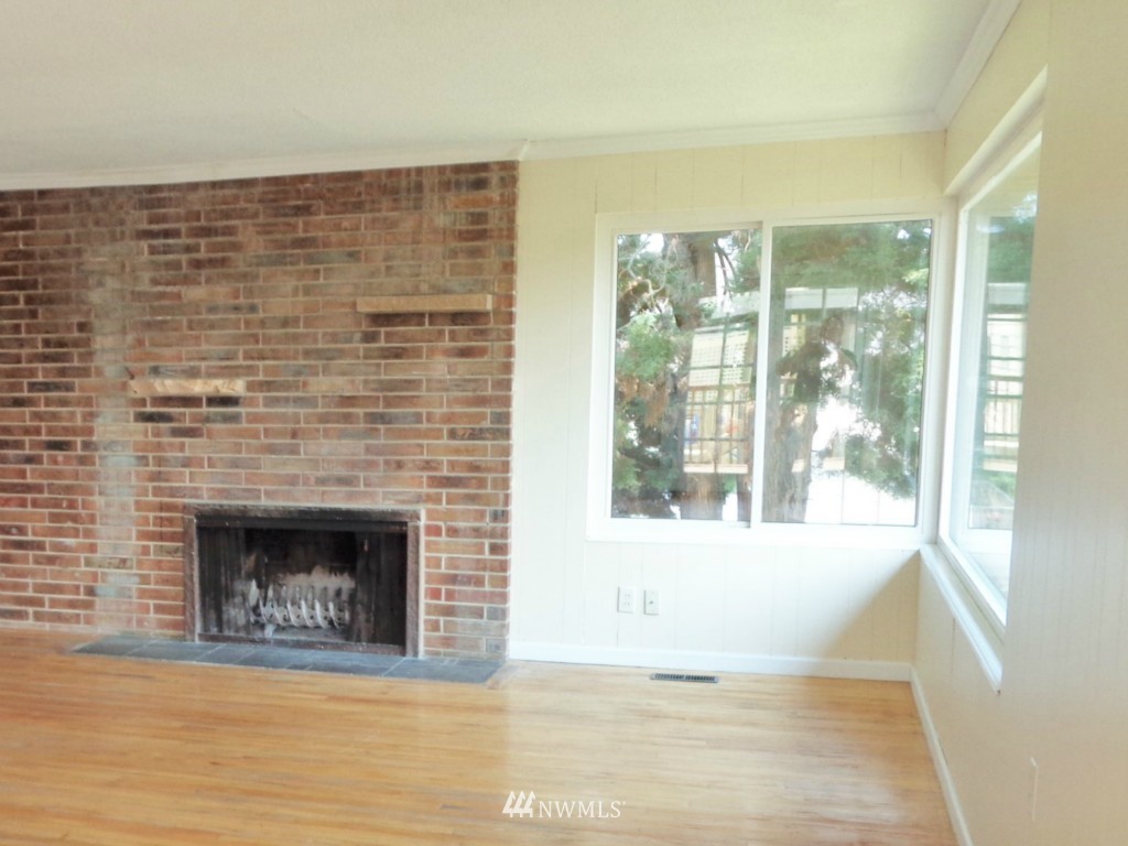 305 Northwest 4th Street Renton, WA 98057 - Photo 6 of 25