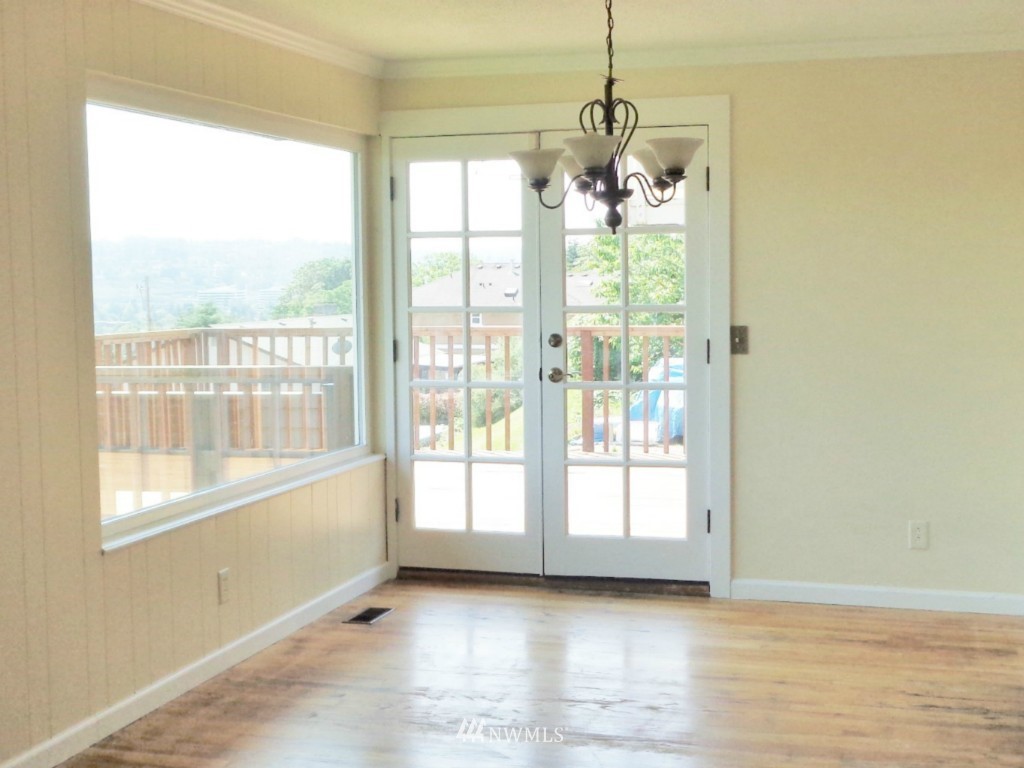 305 Northwest 4th Street Renton, WA 98057 - Photo 9 of 25