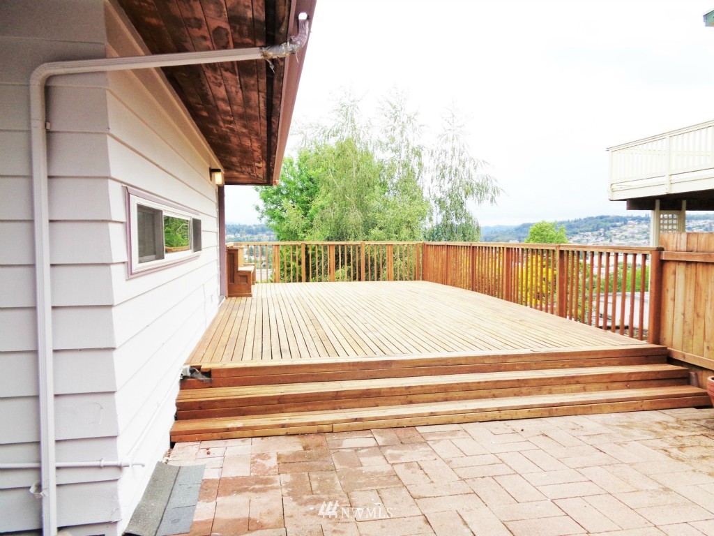 305 Northwest 4th Street Renton, WA 98057 - Photo 10 of 25