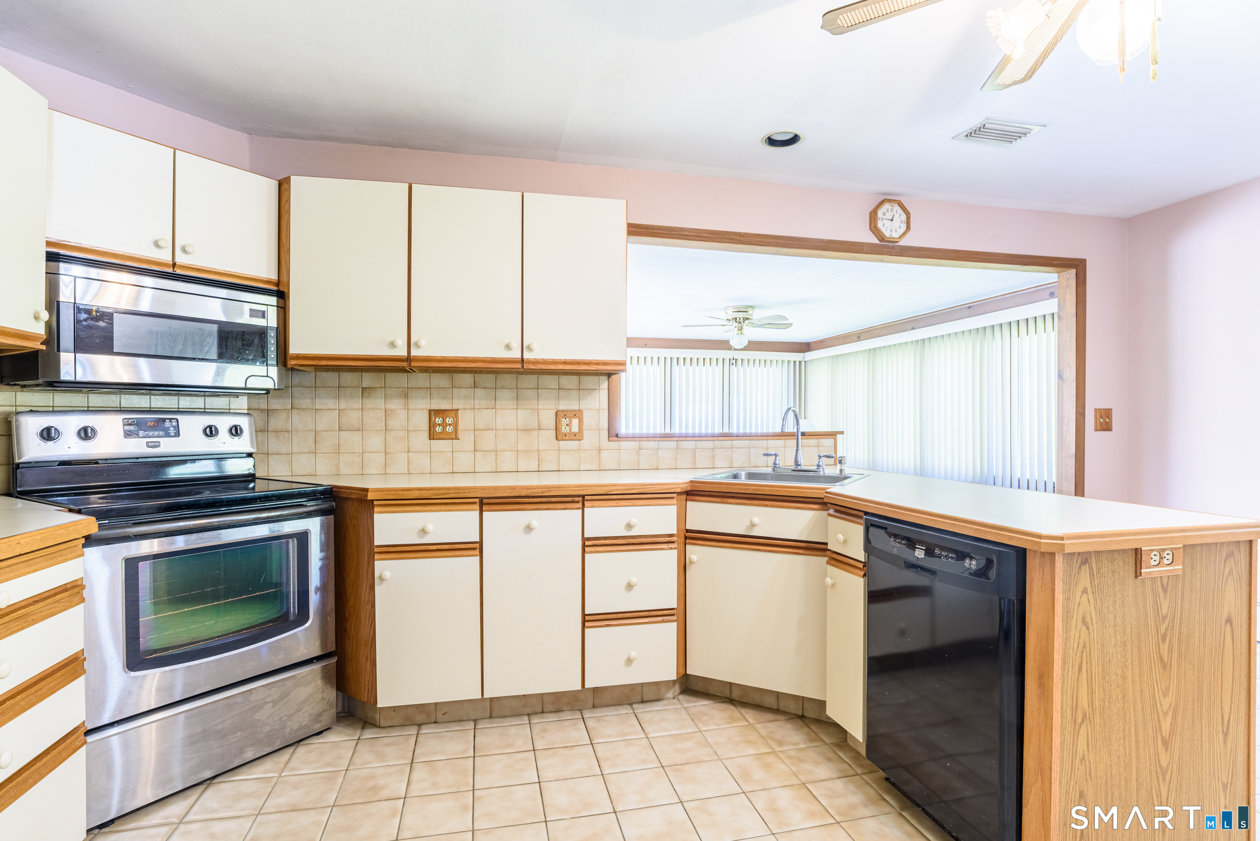 34 Bassick Road Trumbull, CT 06611 - Photo 6 of 28