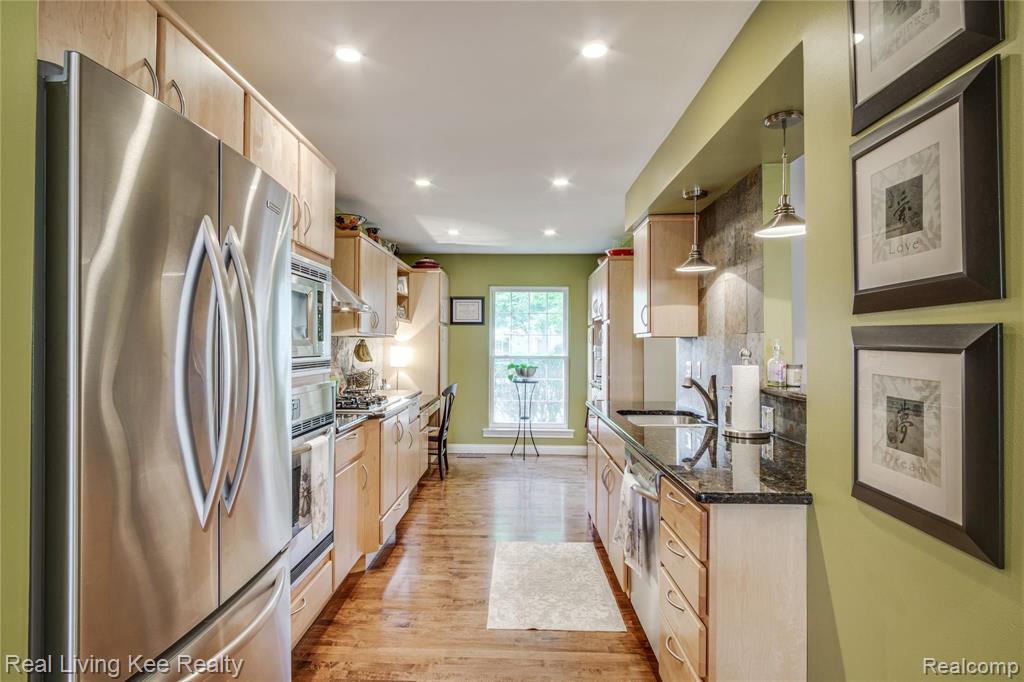 126 Manor Way Rochester Hills, MI 48309 - Photo 15 of 34