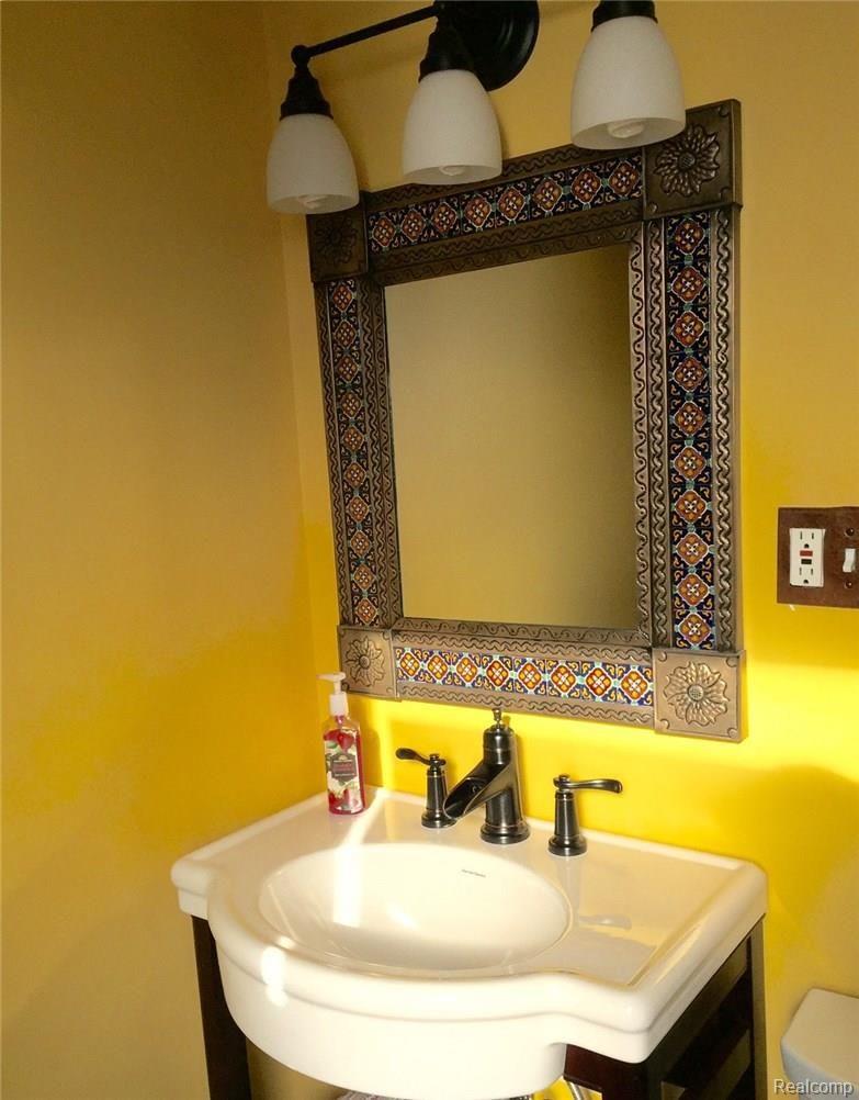 36769 Goddard Road Romulus, MI 48174 - Photo 20 of 34 main bath sink.jpg