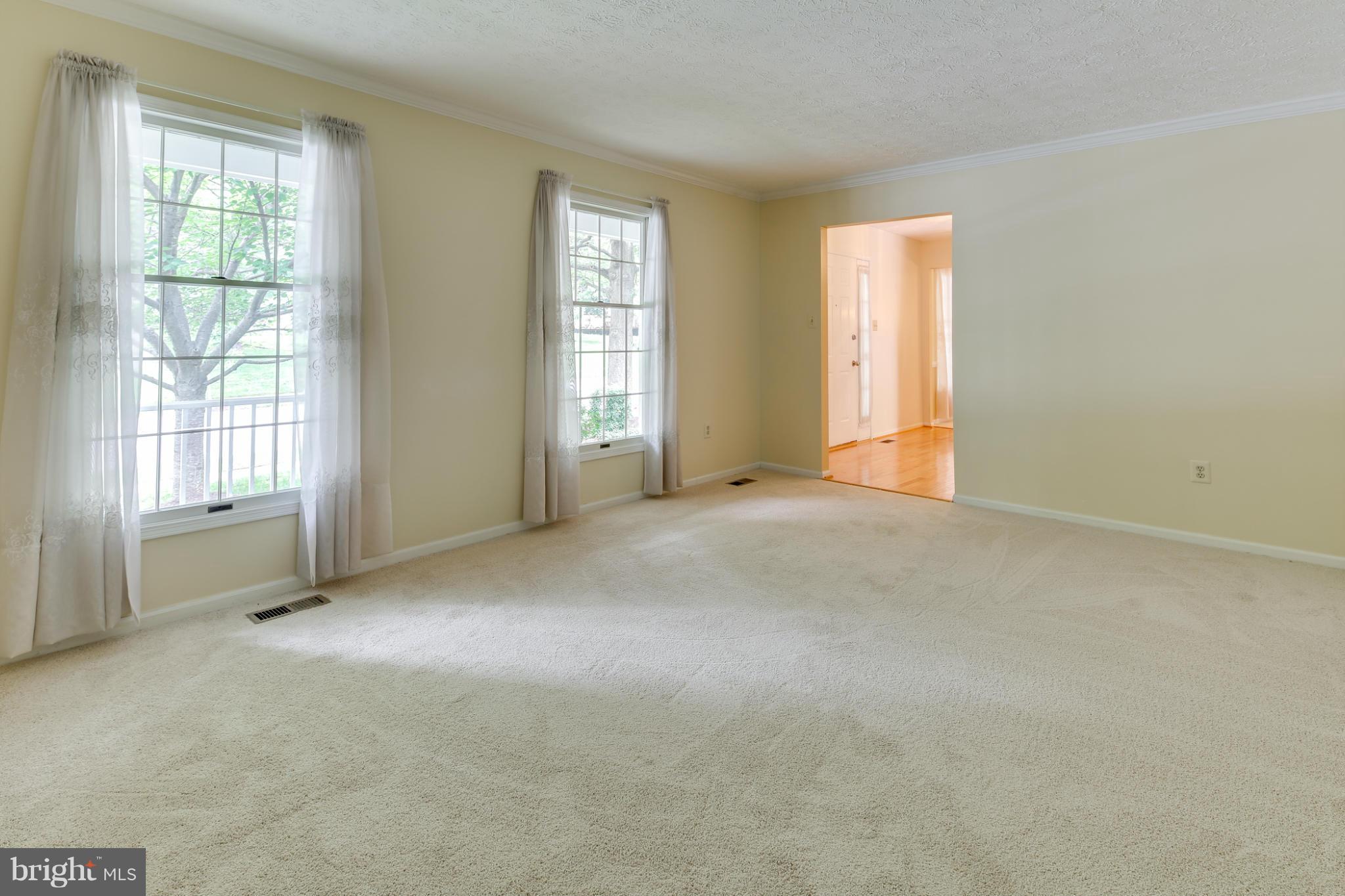 7399 Kindler Road Columbia, MD 21046 - Photo 8 of 30 Living Room