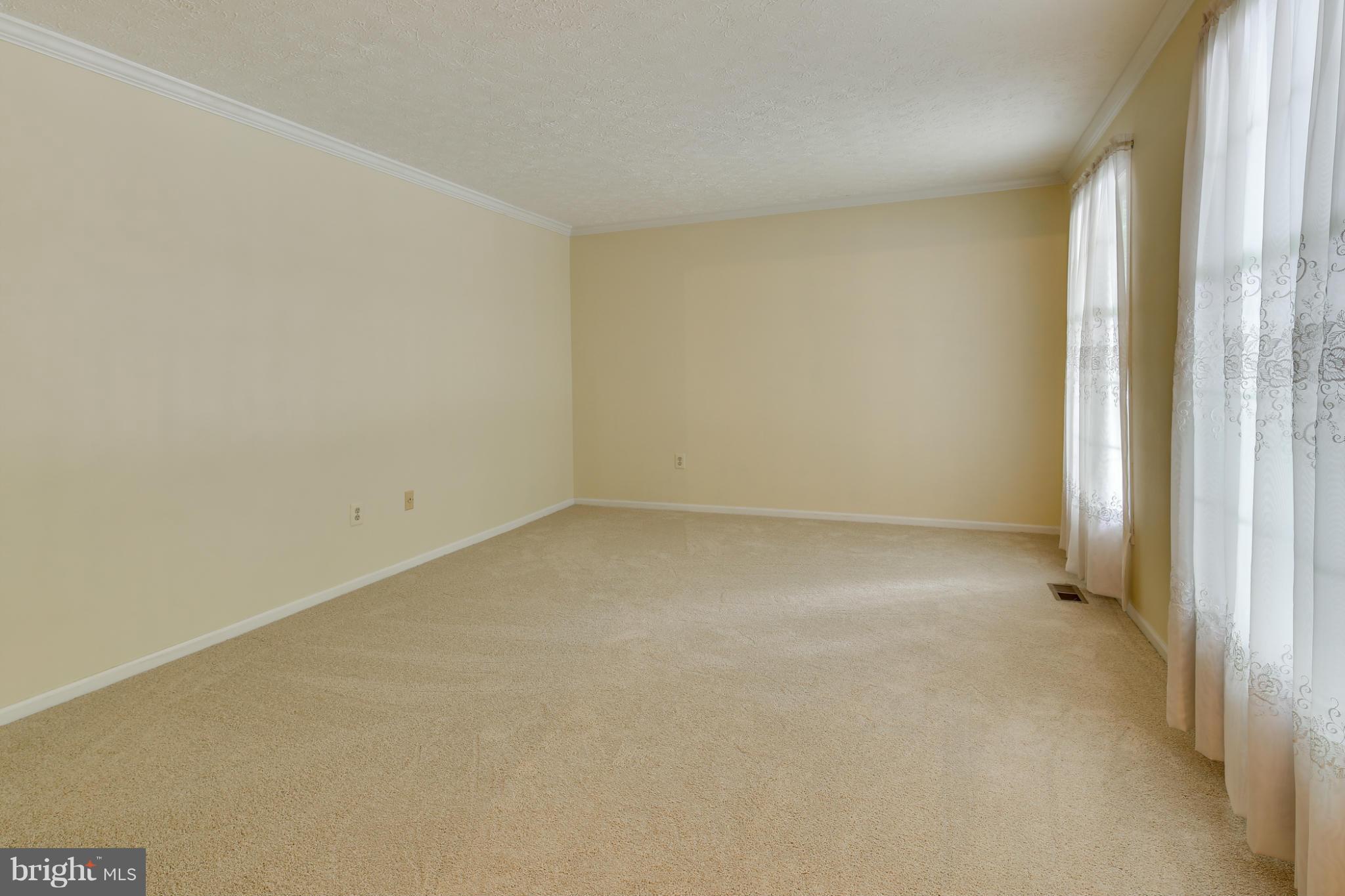 7399 Kindler Road Columbia, MD 21046 - Photo 9 of 30 Living Room