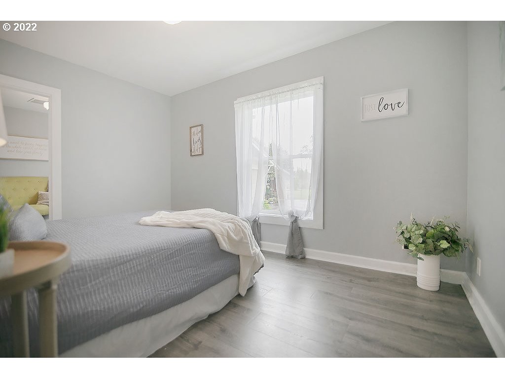 121 Rarey Road Winlock, WA 98596 - Photo 13 of 32 a bedroom with a bed and a potted plant