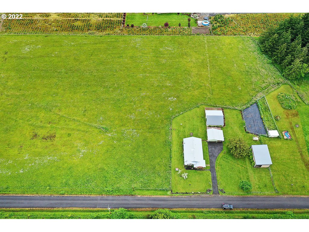 121 Rarey Road Winlock, WA 98596 - Photo 30 of 32 a view of an ocean from a yard