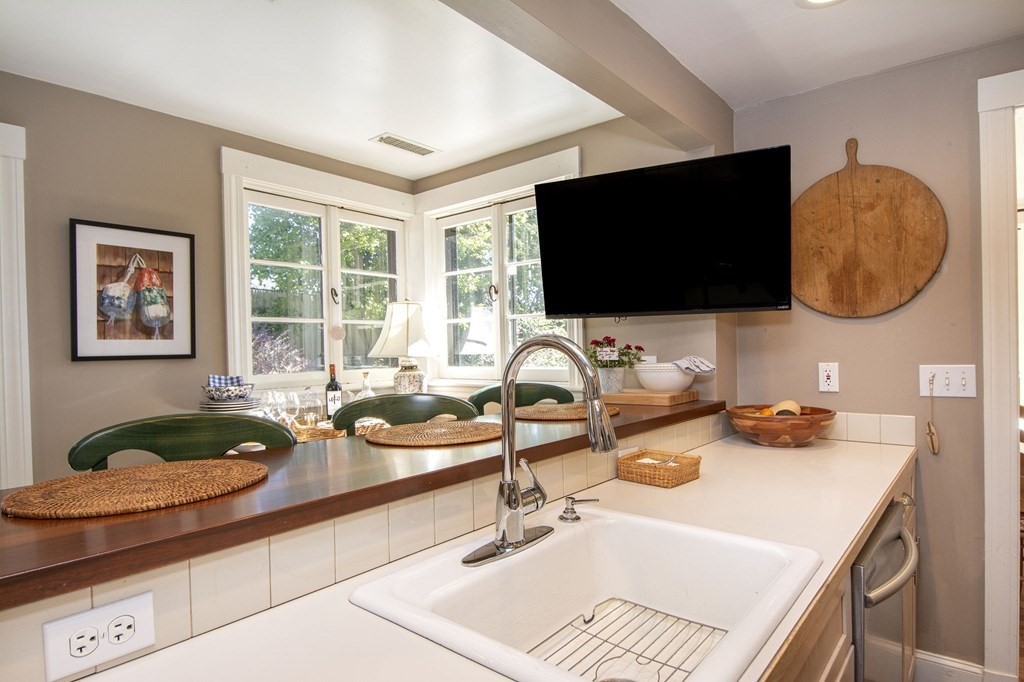 27 Clay Spring Road Cohasset, MA 02025 - Photo 6 of 31 Gallery Image 6