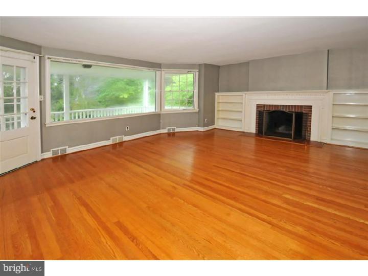 520 Georgian Road Glenside, PA 19038 - Photo 2 of 20 Living Room