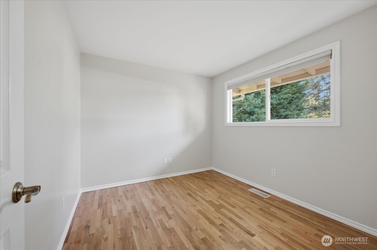 1801 Anacortes Avenue Northeast Renton, WA 98059 - Photo 18 of 29