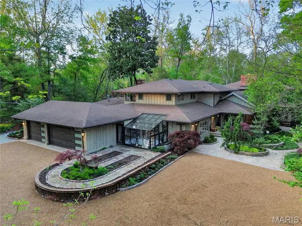 $3,195,000 | 57 Log Cabin Drive, Ladue, MO 63124