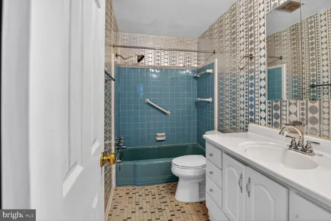 $899,000 | 8337 Carnegie Drive, Vienna, VA 22180