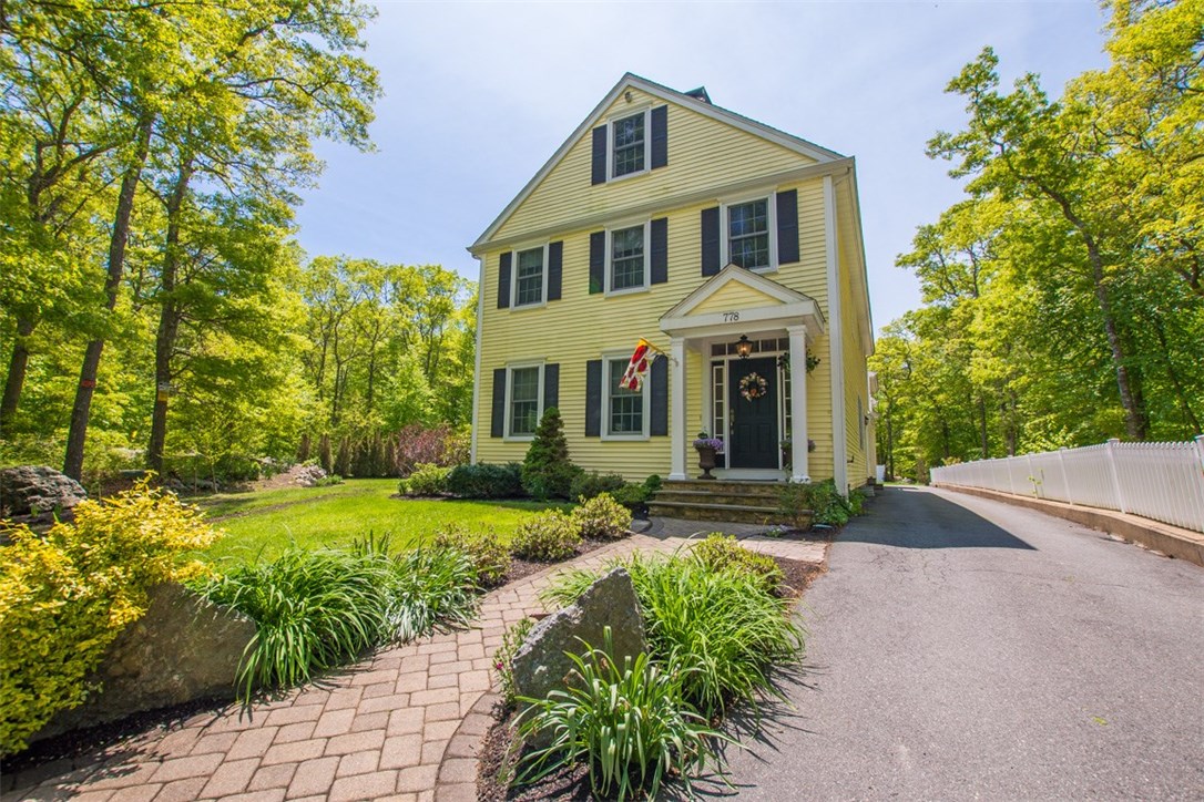 778 Lake Road Tiverton, RI 02878 - Photo 2 of 40