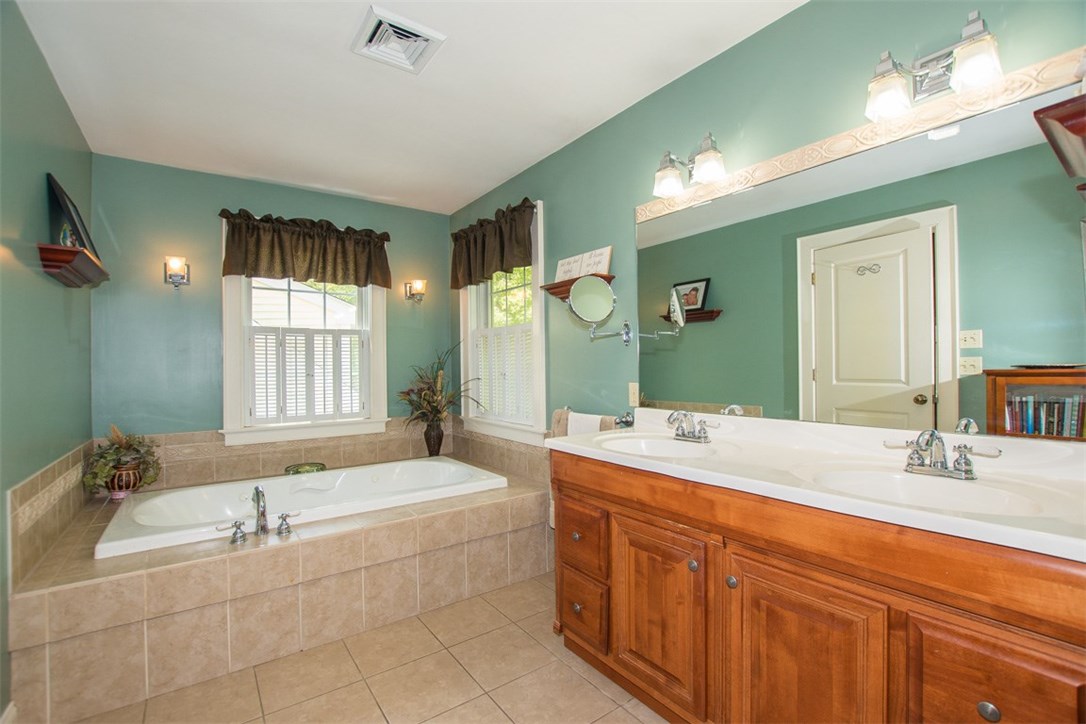 778 Lake Road Tiverton, RI 02878 - Photo 23 of 40