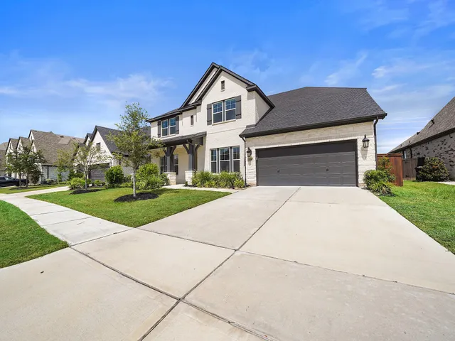 a front view of house with yard