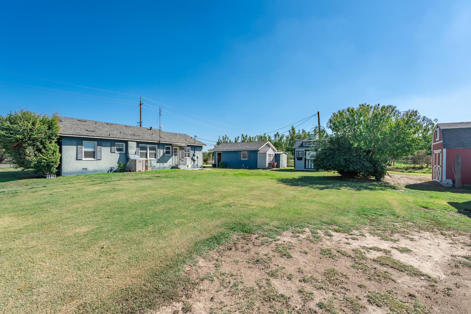 3058 7th Avenue Hanford, CA 93230 - Photo 25 of 38 a front view of house with yard
