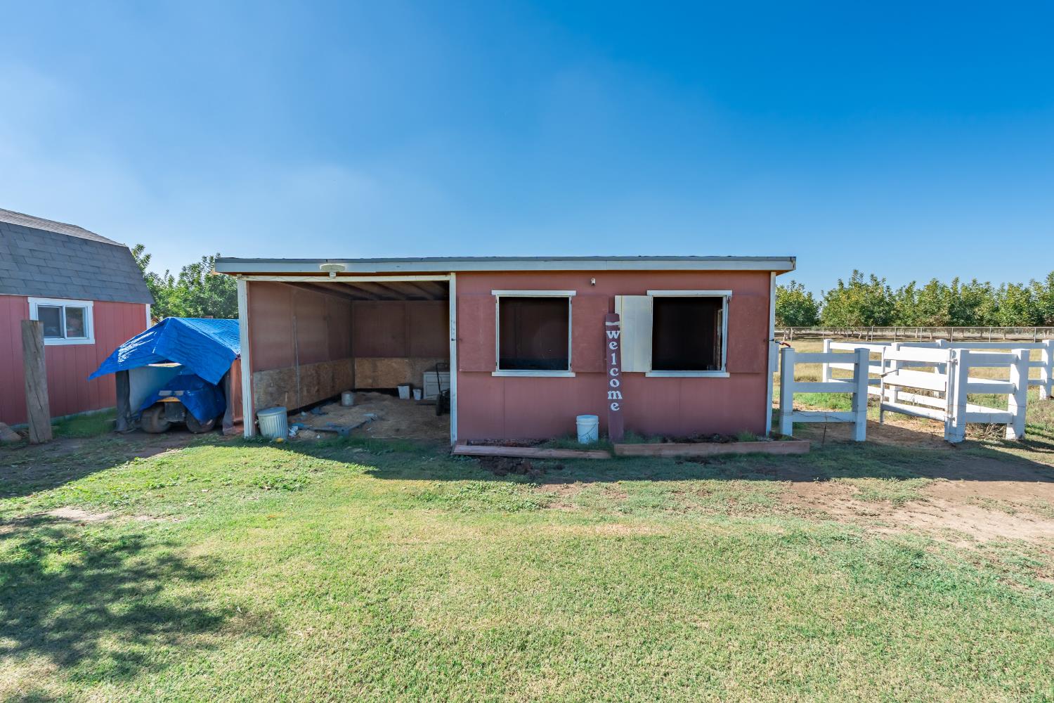3058 7th Avenue Hanford, CA 93230 - Photo 26 of 38 a front view of house with yard