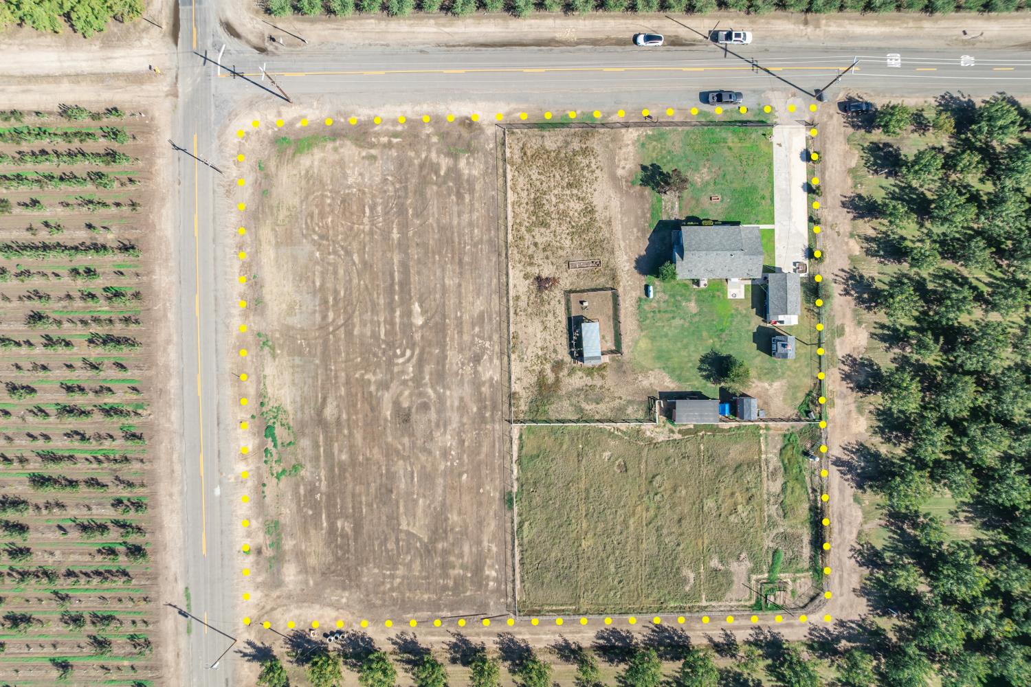 3058 7th Avenue Hanford, CA 93230 - Photo 32 of 38 a bathroom with a shower