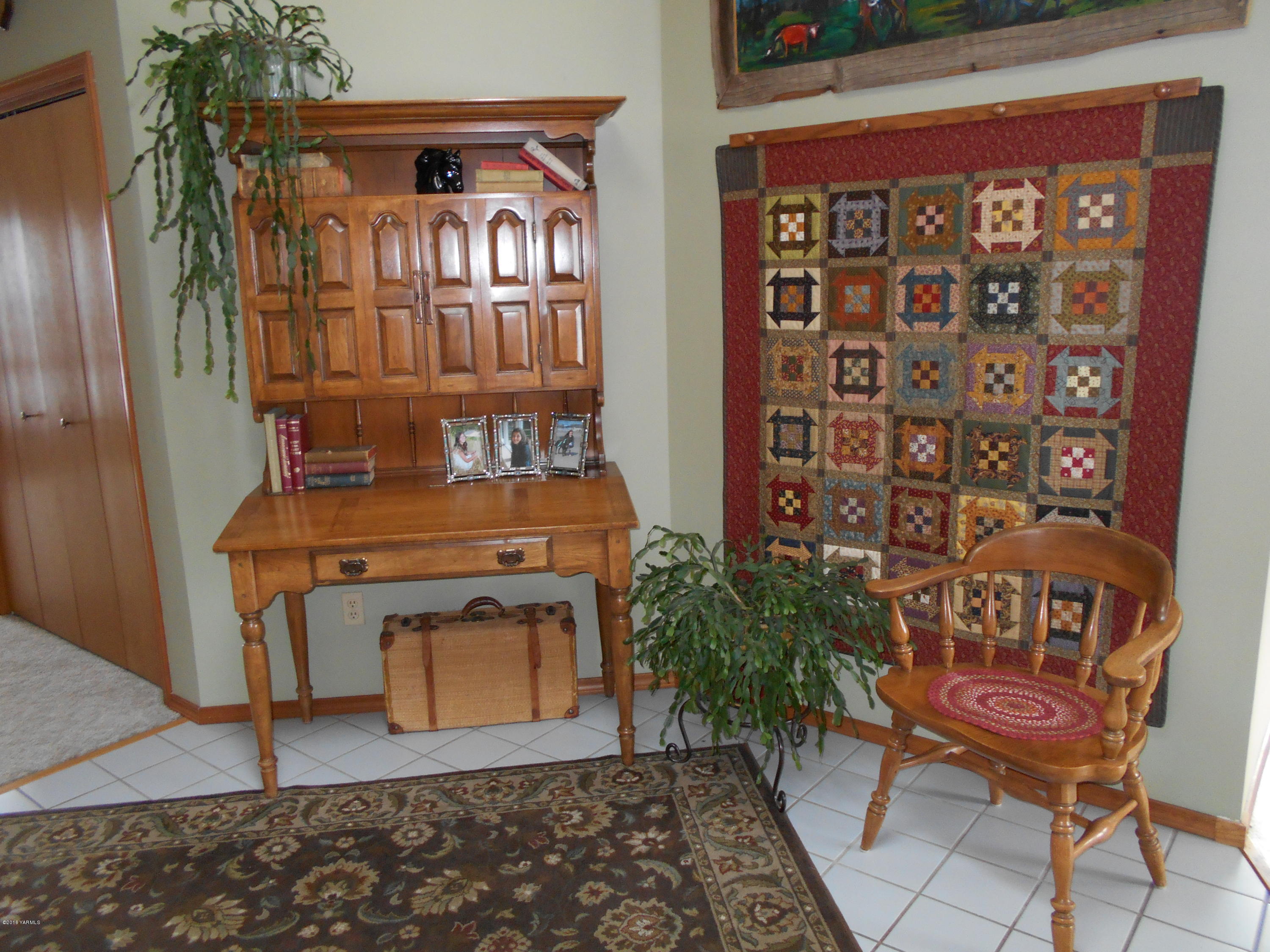 13910 Fisk Road Yakima, WA 98908 - Photo 12 of 48 a view of a chairs and table in a balcony