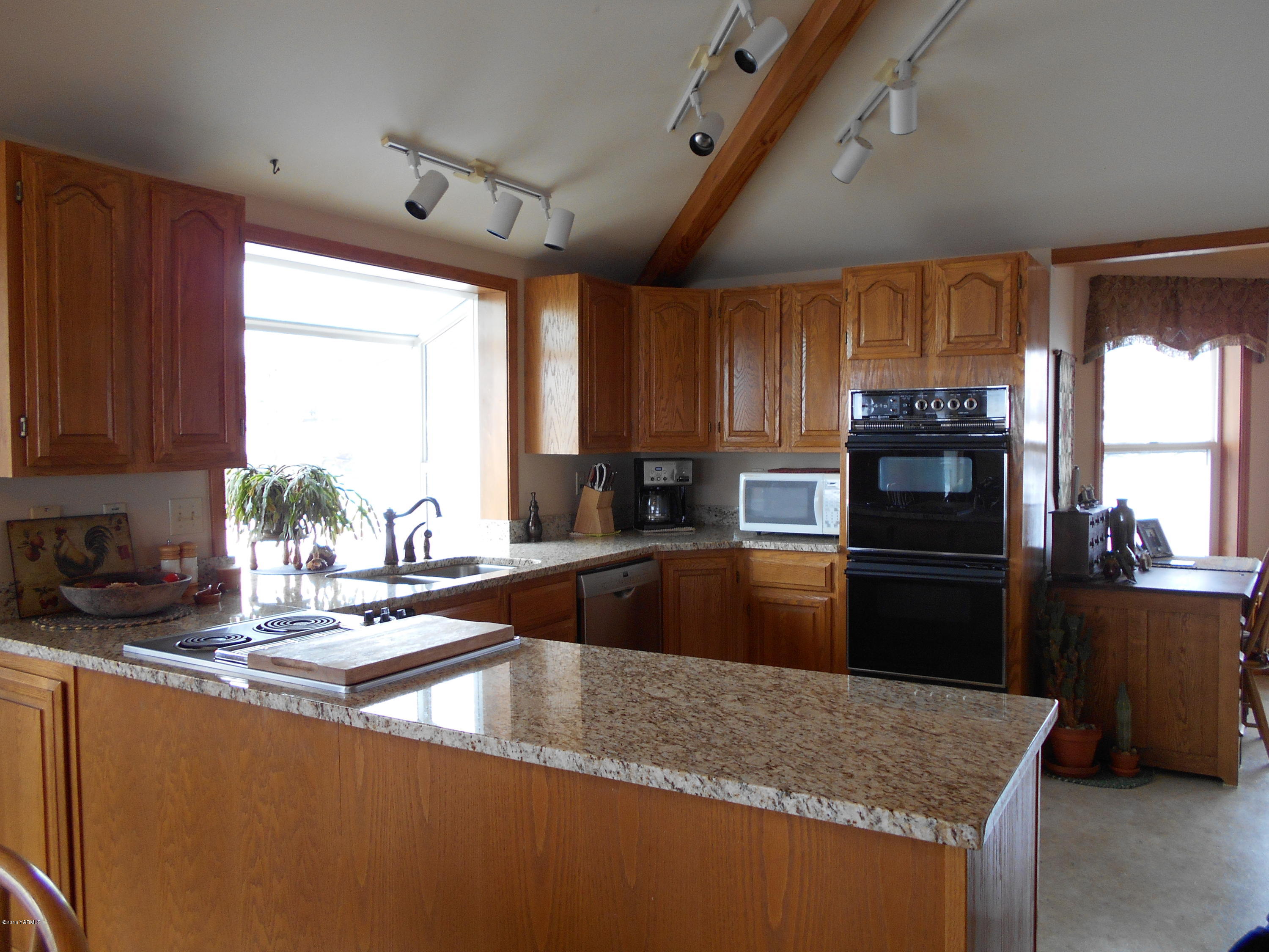 13910 Fisk Road Yakima, WA 98908 - Photo 17 of 48 a kitchen with granite countertop a refrigerator stove and sink