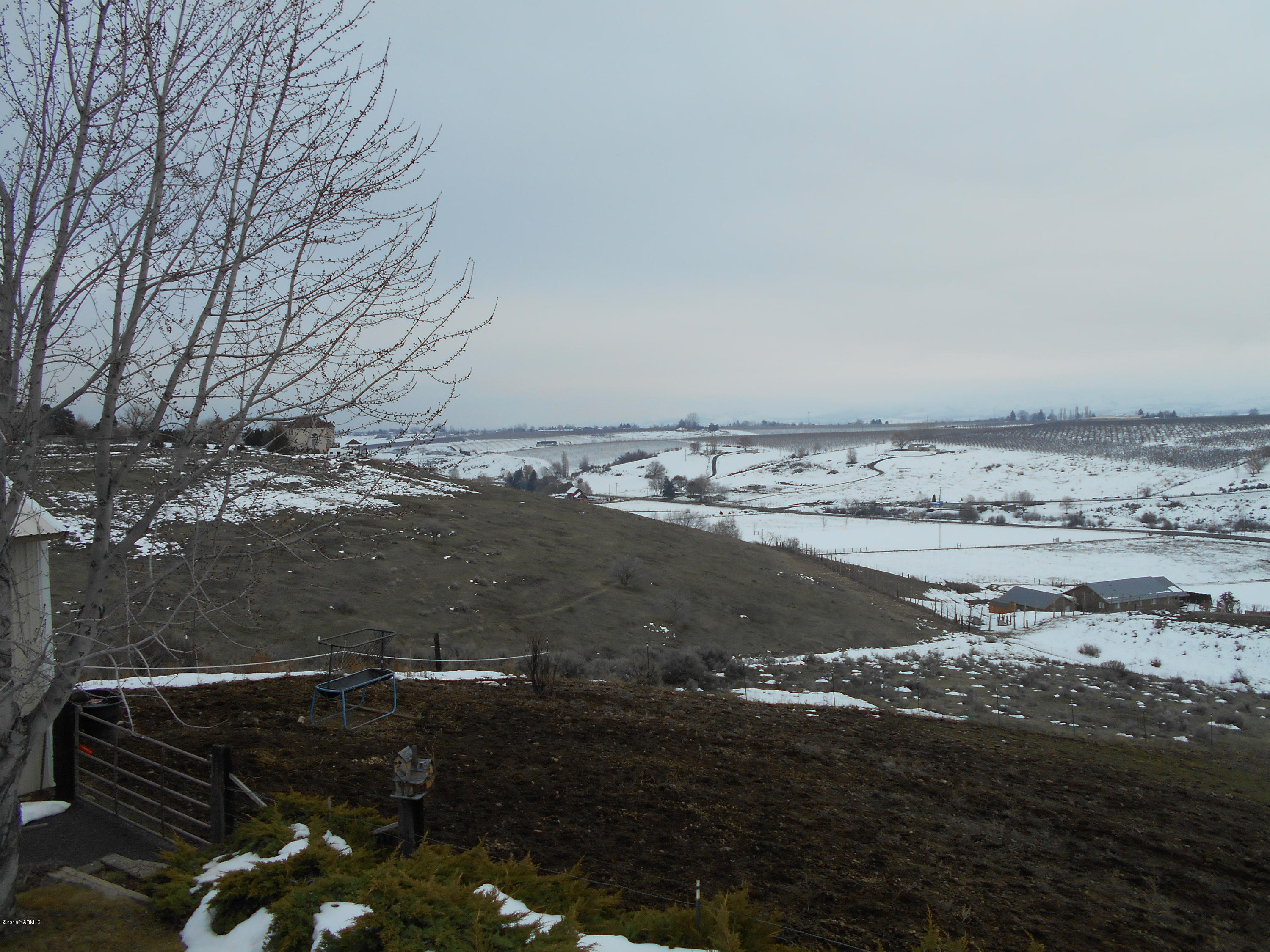 13910 Fisk Road Yakima, WA 98908 - Photo 45 of 48 a view of ocean view with beach