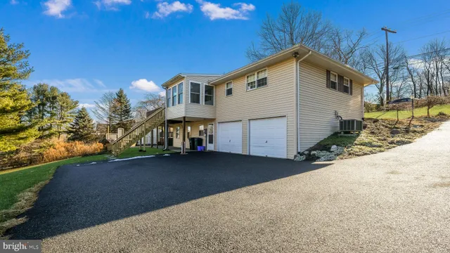 $405,500 | 6129 Beverly Hills Road, Coopersburg, PA 18036