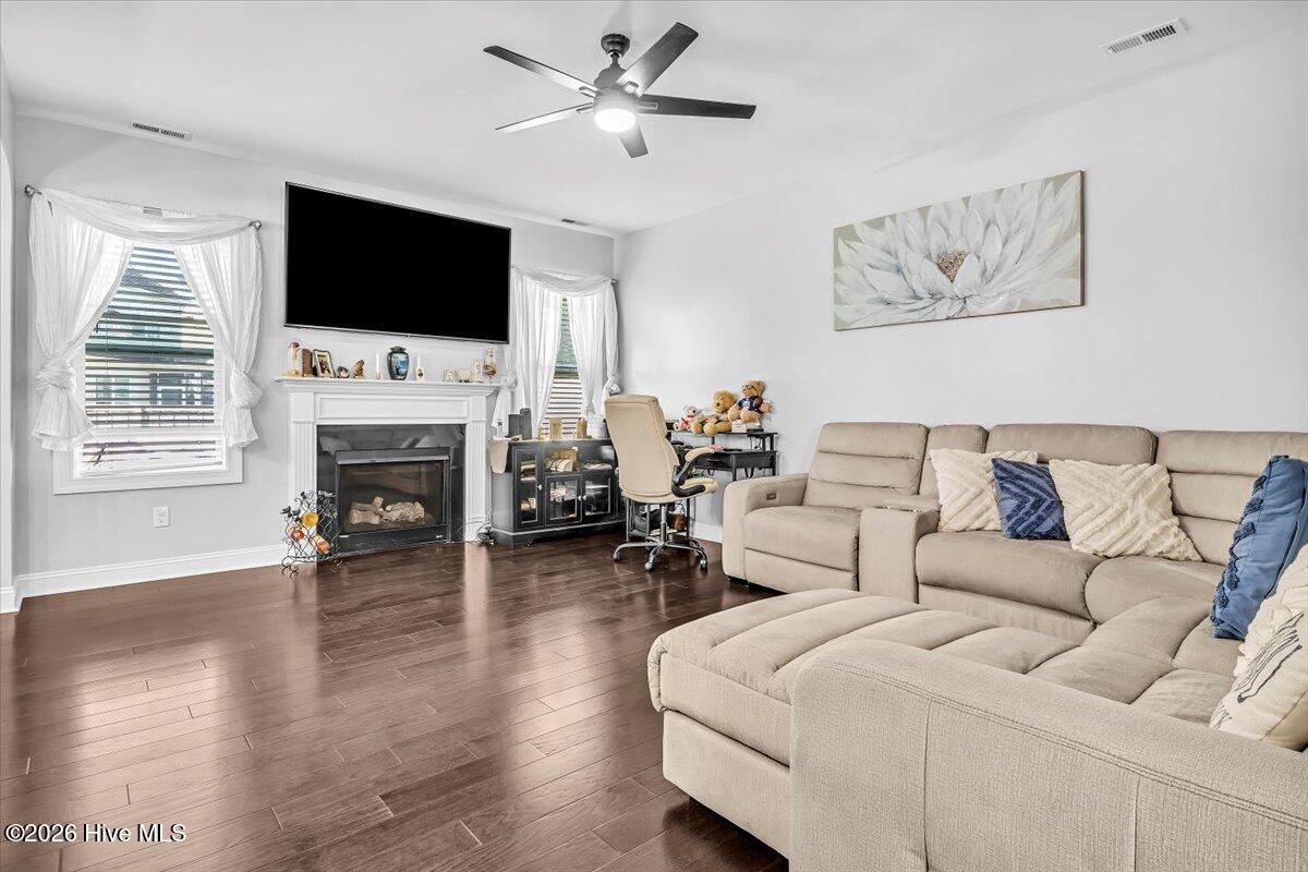 601 Aurora Place Hampstead, NC 28443 - Photo 10 of 30 Living Room