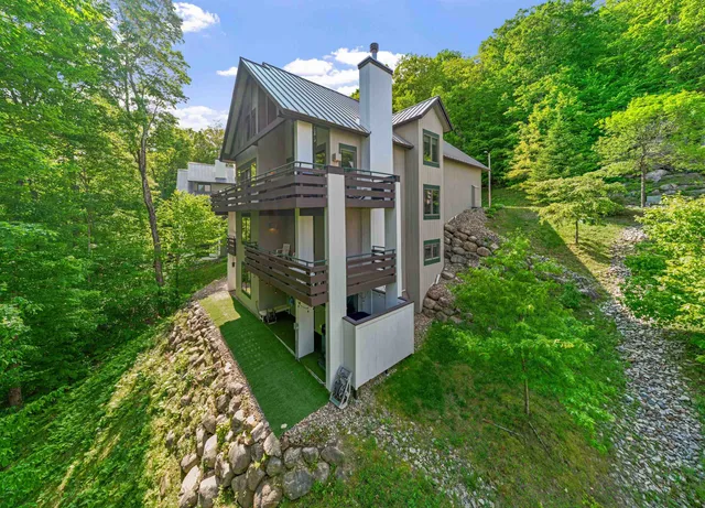 $2,200,000 | 79 Flume Road, Lincoln, NH 03251