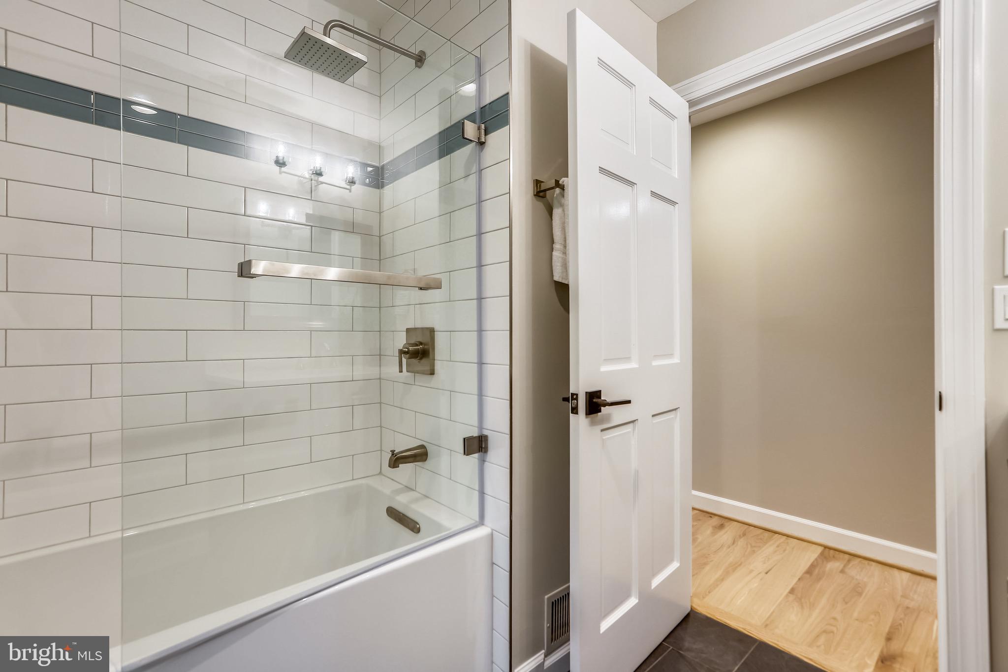 451 Ferry Point Road Annapolis, MD 21403 - Photo 43 of 64 Full bathroom