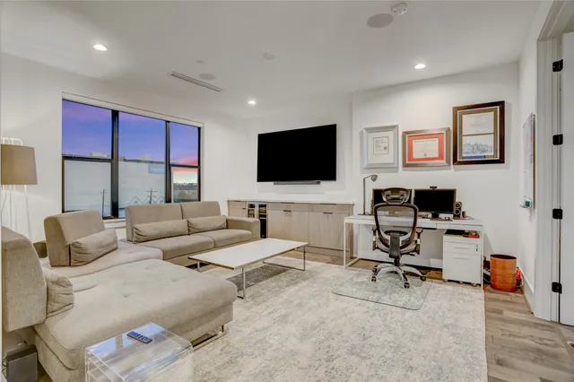 $1,250,000 | 2435 Sheridan Street, Houston, TX 77030