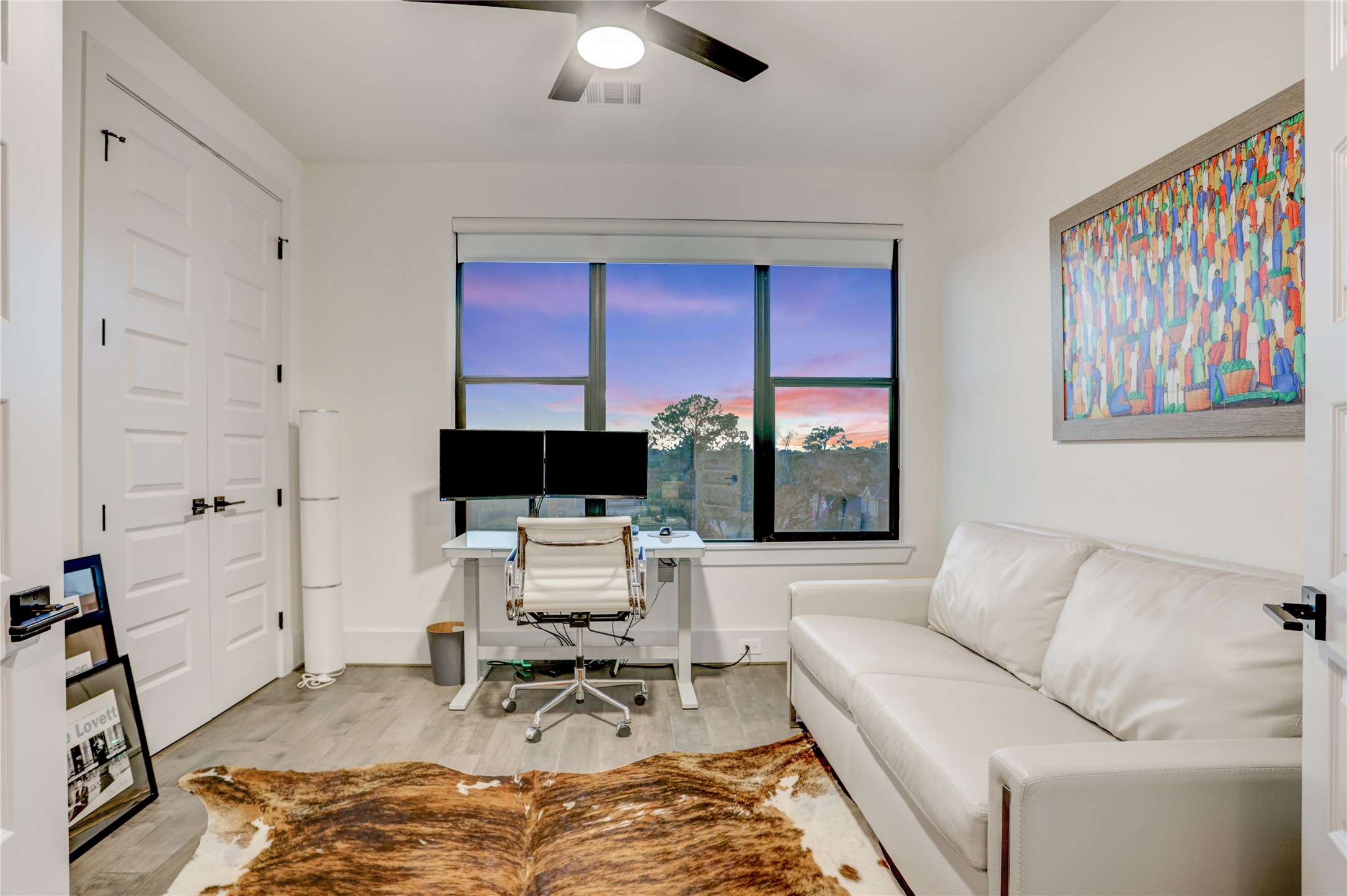 2435 Sheridan Street Houston, TX 77030 - Photo 21 of 25 a living room with furniture and a flat screen tv