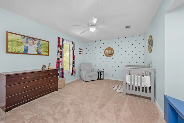 a view of livingroom with furniture