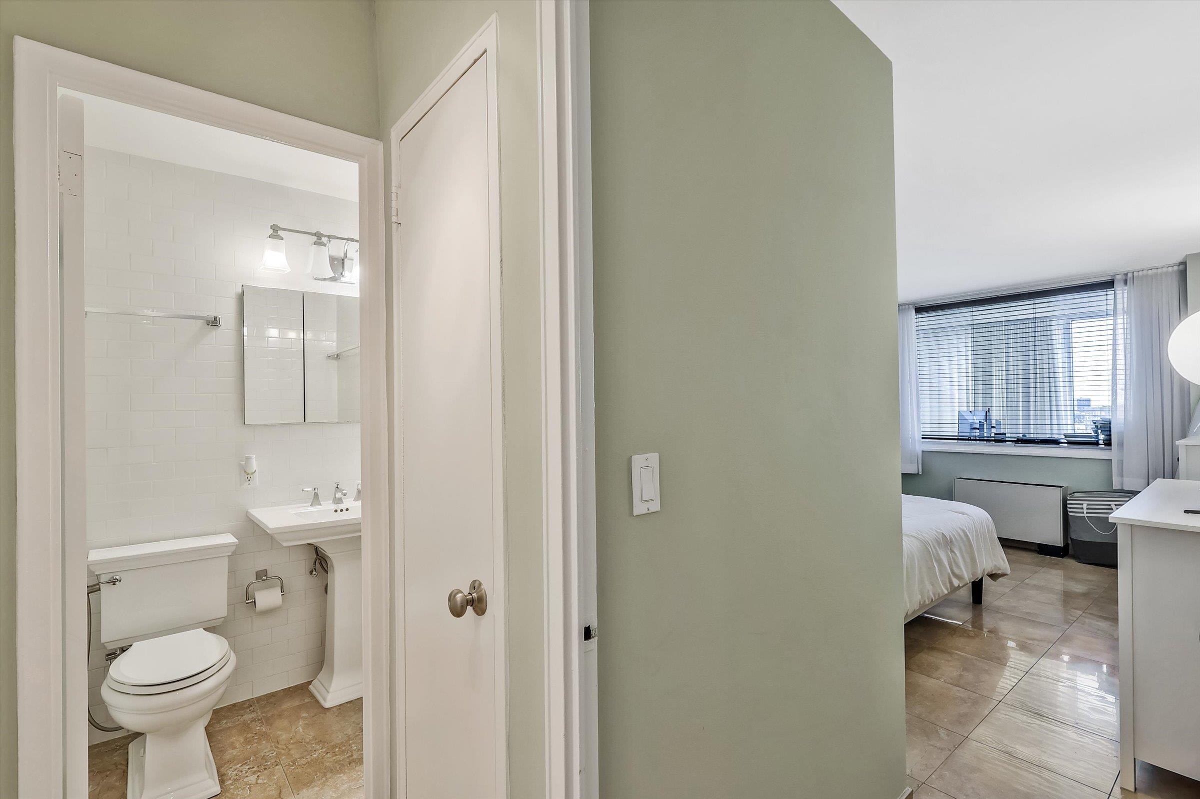 380 Mountain Road, Unit 1015 Union City, NJ 07087 - Photo 20 of 43 a bathroom with a toilet sink and a mirror