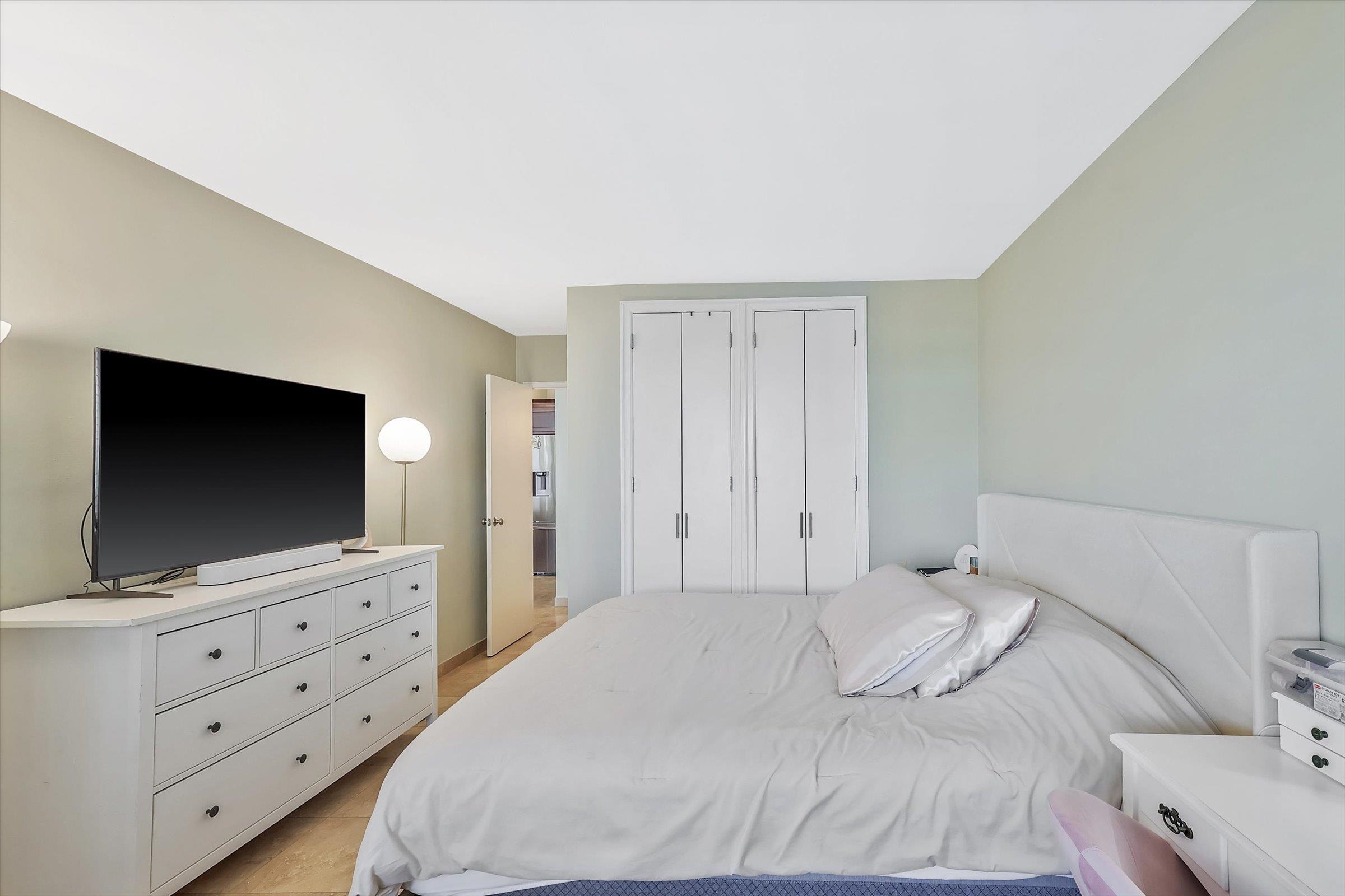 380 Mountain Road, Unit 1015 Union City, NJ 07087 - Photo 25 of 43 a bedroom with a flat screen tv on the dresser and a dresser