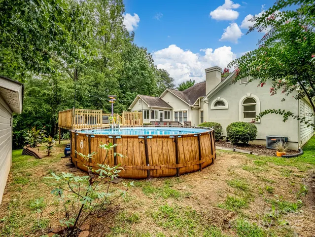 a view of a house with a big yard