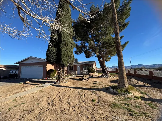 a view of a backyard of the house