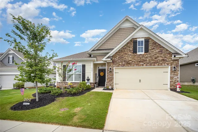 a front view of house with garage and yard
