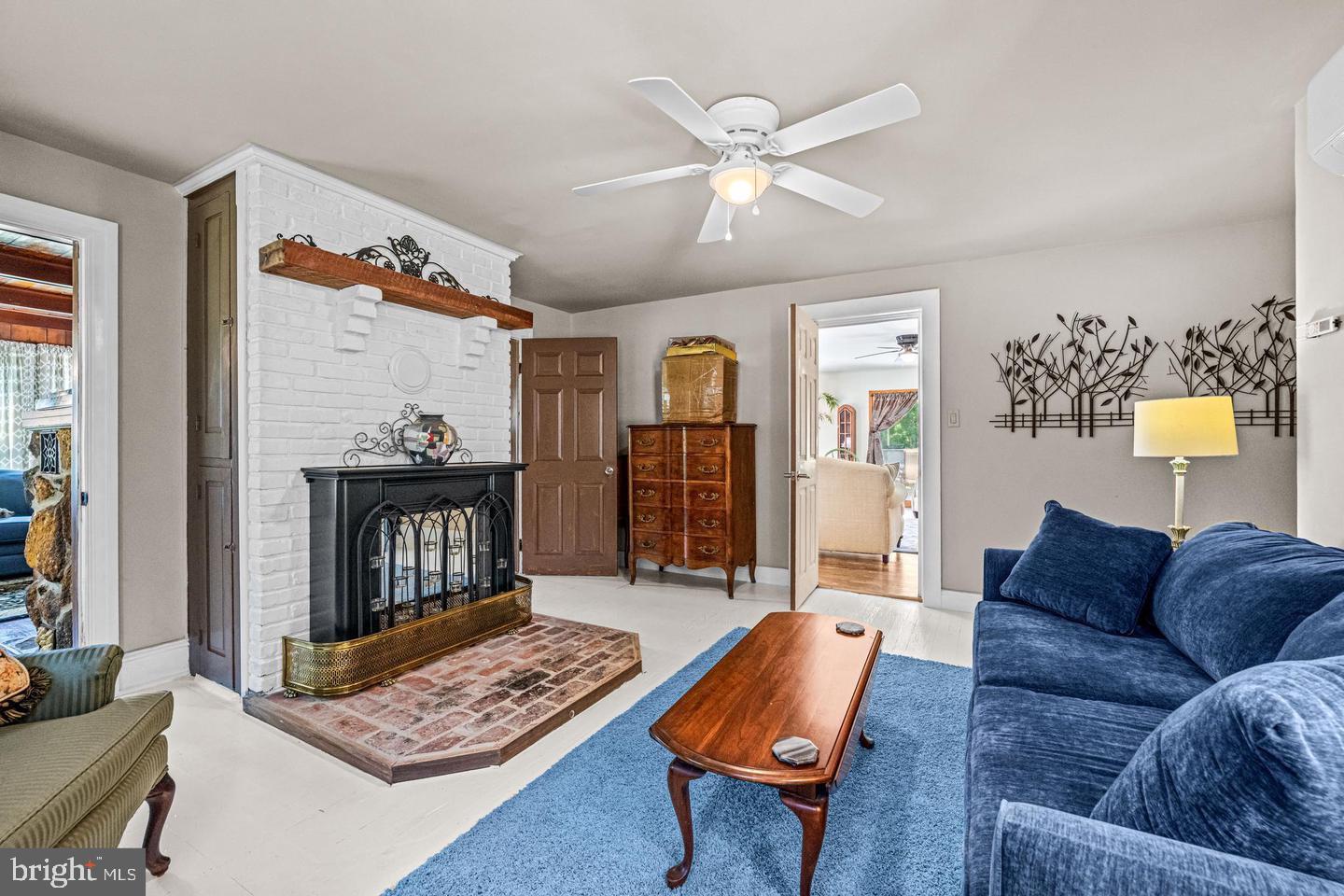 668 Crawford Road Cape May, NJ 08204 - Photo 13 of 66 a living room with furniture and a window