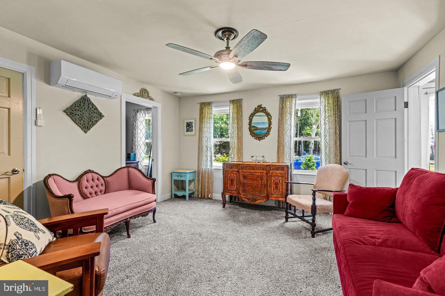 668 Crawford Road Cape May, NJ 08204 - Photo 31 of 66 a living room with furniture and a window