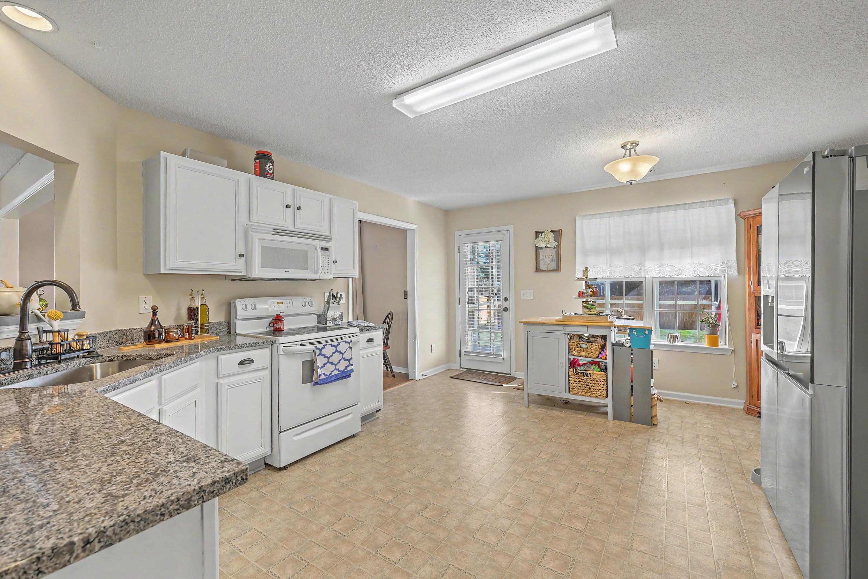 300 Dunning Road Summerville, SC 29486 - Photo 12 of 32