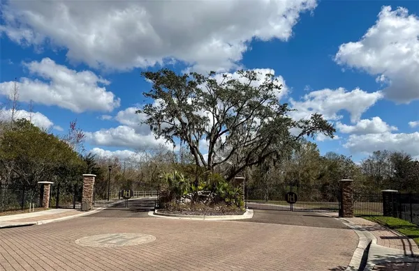 $3,925 | 15604 Hampton Village Drive, Tampa, FL 33618