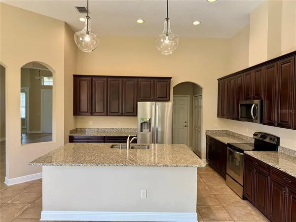 $3,925 | 15604 Hampton Village Drive, Tampa, FL 33618