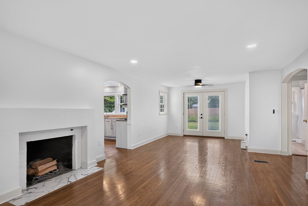 17 Pilgrim Way Walpole, MA 02032 - Photo 4 of 30 Gallery Image 4