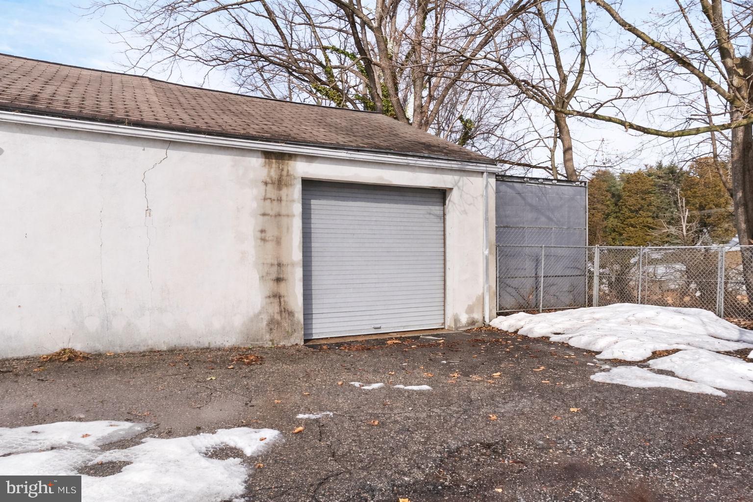 1013 Rapp Alley Norristown, PA 19401 - Photo 4 of 23 a backyard of a house