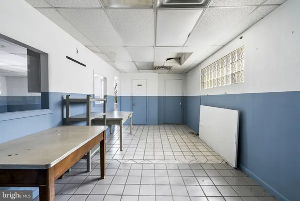 a view of walk in closet