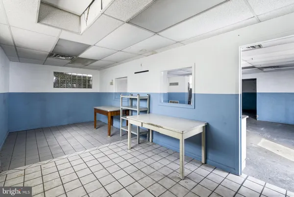 a view of a garage room