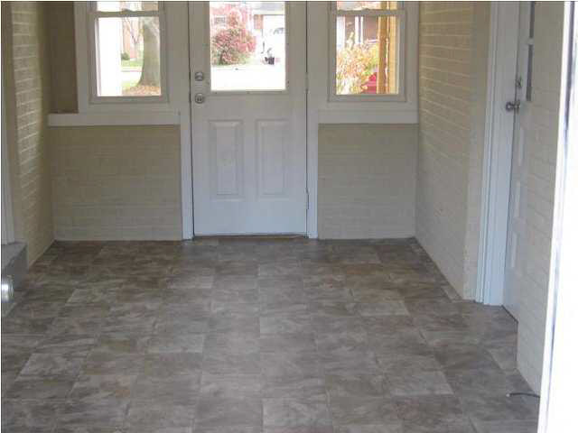 1201 South Stockwell Road Evansville, IN 47714 - Photo 2 of 15 Gallery Image 2