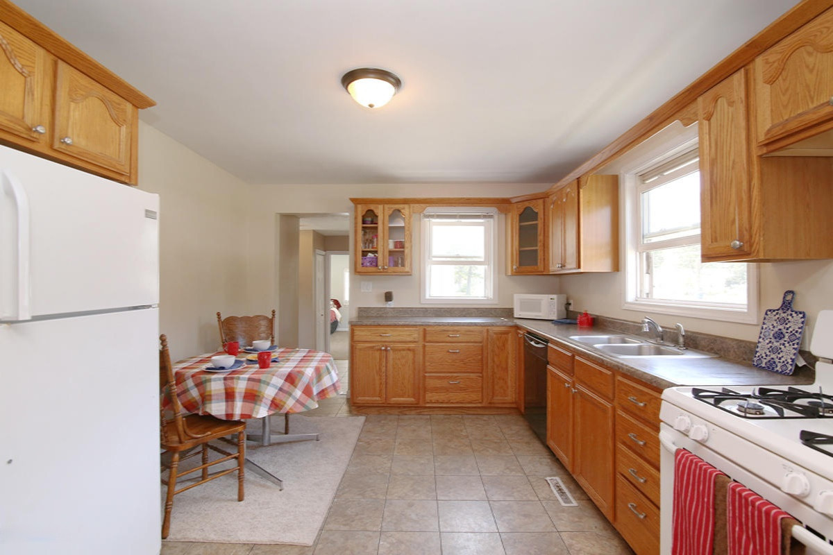 1420 South Brooks Road Muskegon, MI 49442 - Photo 10 of 19 IMG_6035